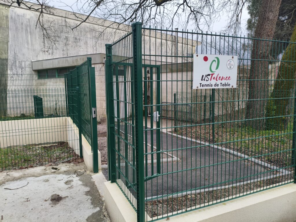 Entrée de la salle de l'US Talence Tennis de Table